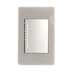 BP01/3-M/P PLACA METÁLICA CON 1 INTERRUPTOR DE ESCALERA DE 3 MÓDULOS PLATEADO.