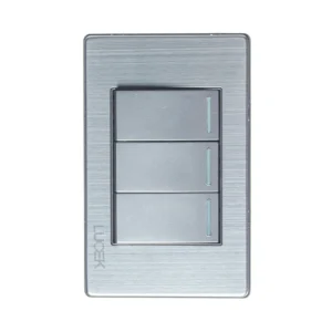 BP03-M/P PLACA METÁLICA CON 3 INTERRUPTORES SENCILLOS DE 1 MÓDULO PLATEADO.