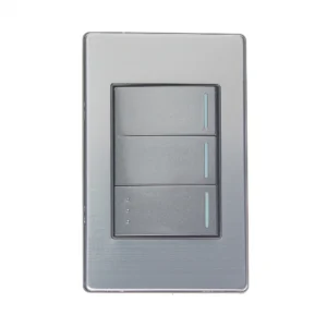 BP03/3-M/A PLACA METÁLICA CON 2 INTERRUPTORES SENCILLOS Y 1 DE ESCALERA DE 1 MÓDULO ANODIZADO